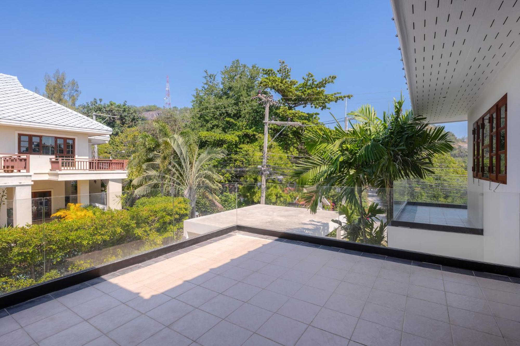 Stunning Villa With Pool And Tropical Garden Хуа Хин Екстериор снимка